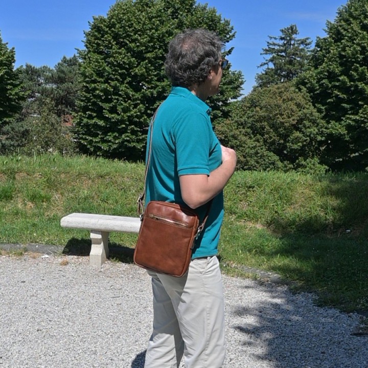 Borsello in pelle Zurigo. Artigianale Made in Italy. Vendita online