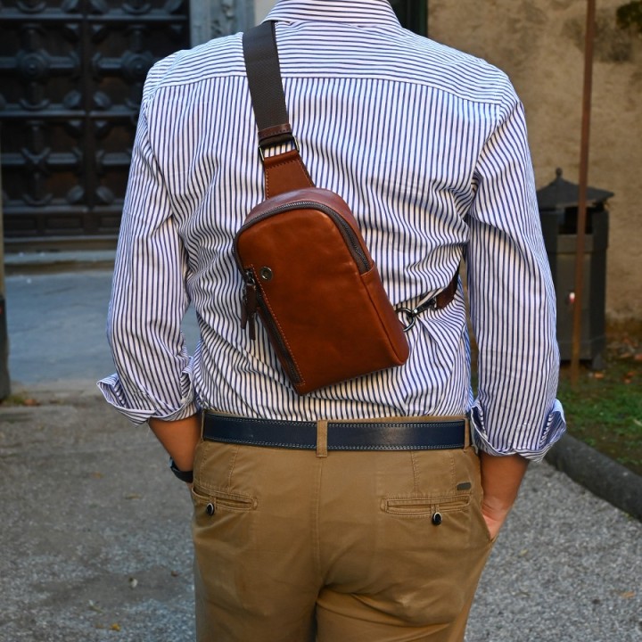 Monospalla in pelle ULMA fatto a mano. Made in Italy. Vendita online.